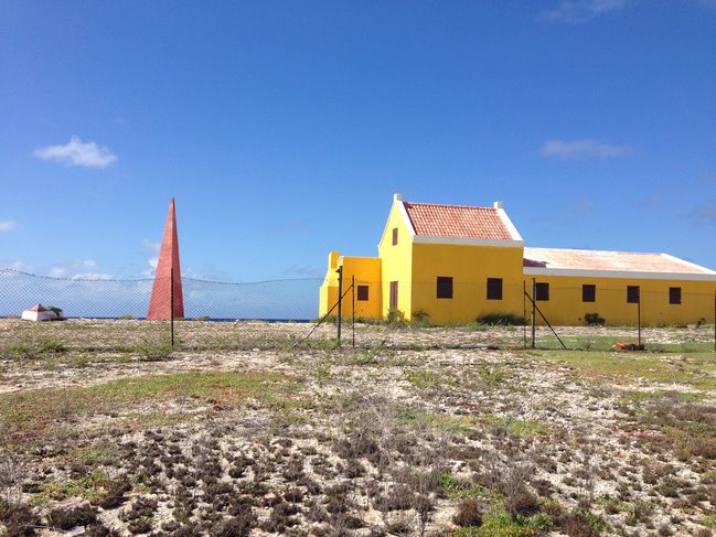 colored obelisks marked loading area for different classes of salt
