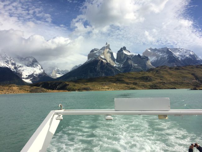 boat toward Refugio Pehoe 2/14/16
