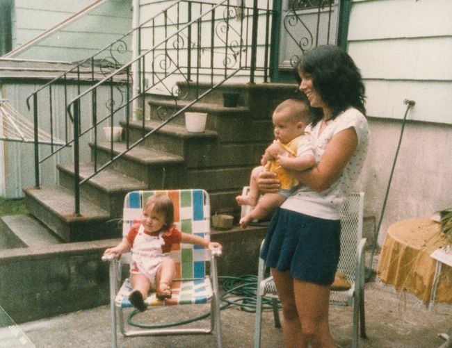 1985 1686 backyard with Helen, Peter and Jenny during visit home by Benji 
