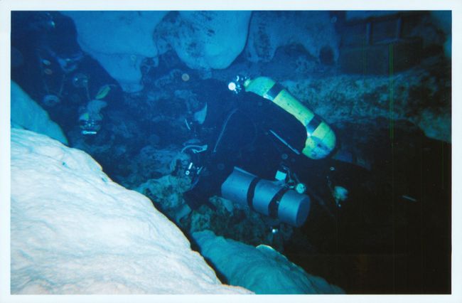 Ginny Springs Cavern Diving - Cave Diver with sidemount
