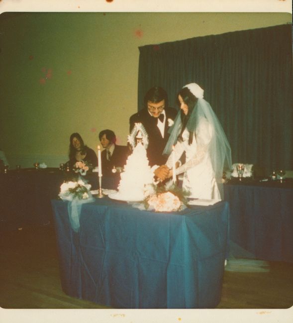 P&H Wedding - cutting of the cake
