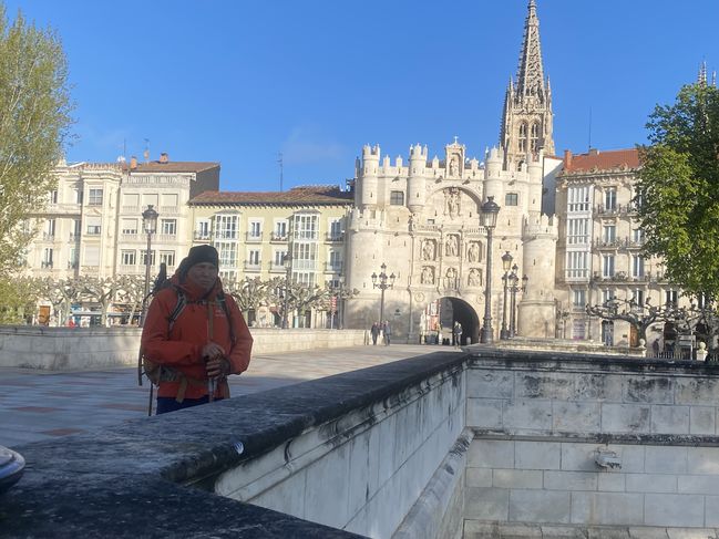 04/24/22 Burgos to Hornillos - Burgos old city gate
