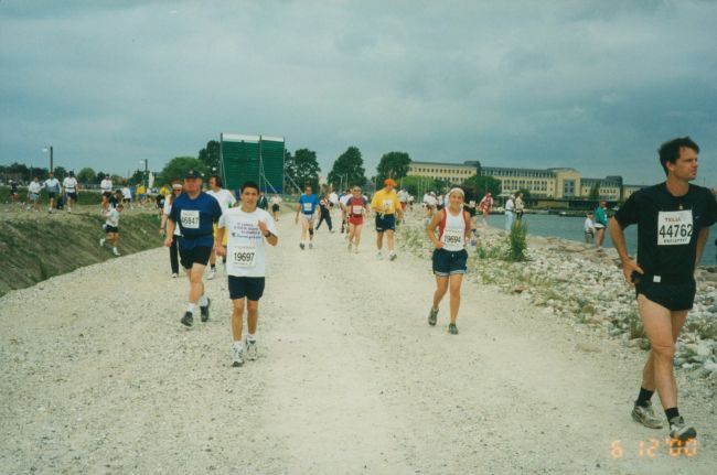 Peter and Jenny walking to start of Broloppet in Copenhagen.  100,000 starters phased throughout the day
