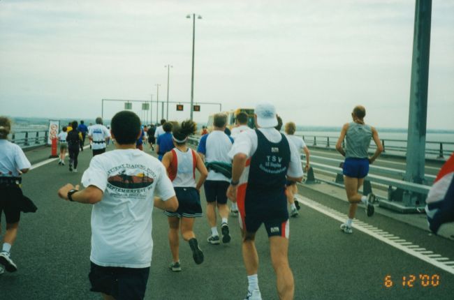 View of Jenny and Peter approaching Sweden during 2000 Broloppet
