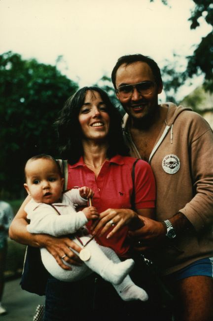 Jenny, Helen, Paul in Venezuelan park
