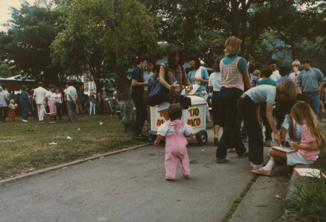 1984: Jenny walking in Parque Del Este
