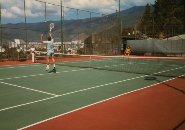 Paul and Helen playing tennis at Club Tachira
