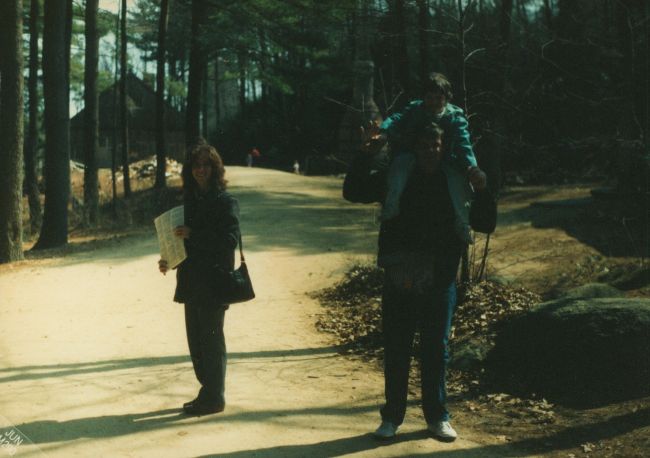 Helen and Paul Davis with child on shoulders

