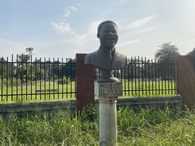 2/13/23 during our walking tour of Brazzaville on an avenue busts of famous 3rd world heroes: Martin Luther King
