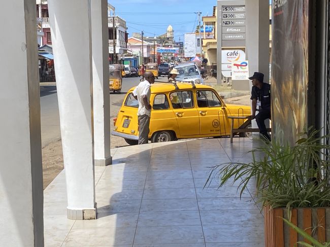 12/10/23 our almost-dead taxi waiting for us in downtown Antsiranana during money extraction
