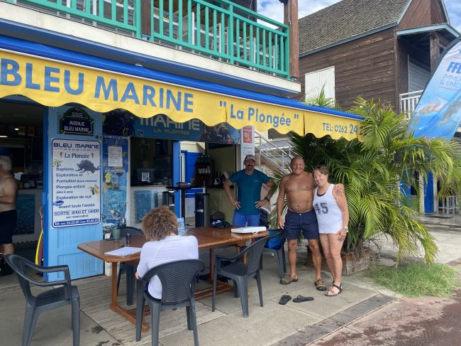 Helen, Paul, Ray dive together on Reunion
