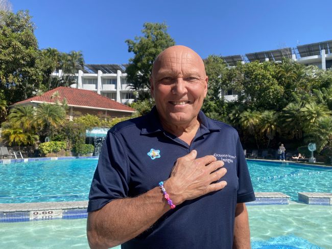 2/7 San Salvador, El Salvador (Sheraton El Presidente pool)
