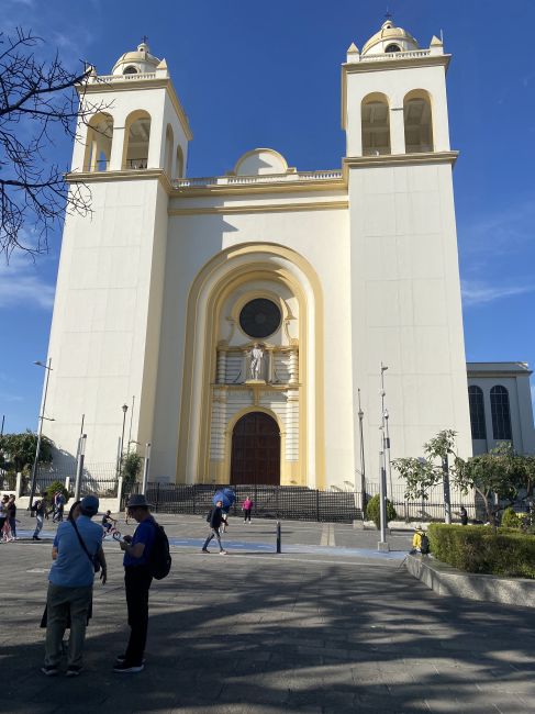 2/7 San Salvador, El Salvador
