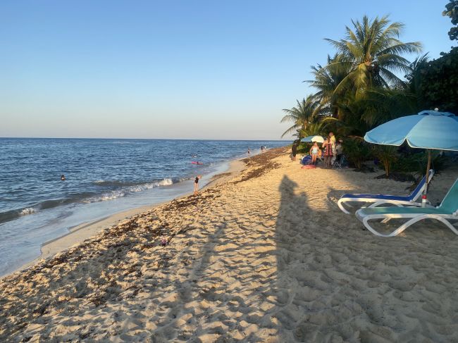 2/16 beach favored by locals on north end of Roatan
