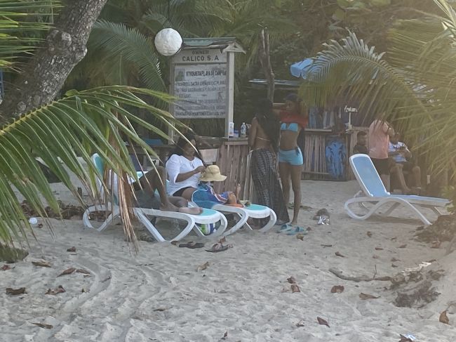 2/16 beach favored by locals on north end of Roatan
