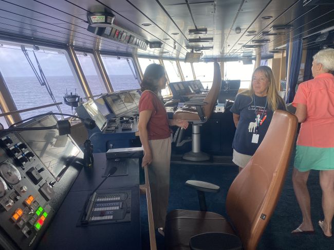 Bridge tour of the  bridge of the SH Diana
