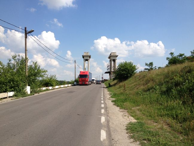 starting up bridge over Danube connecting Romania to Rousse, Bulgaria
