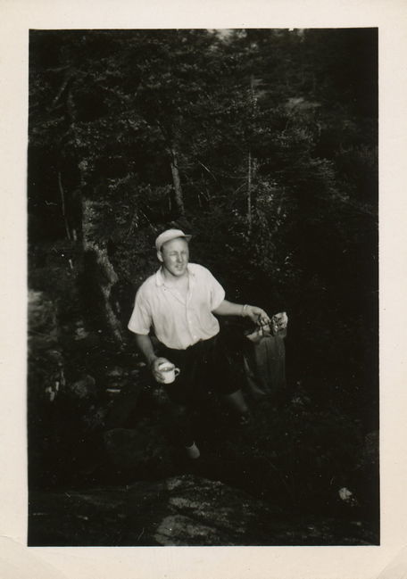 Ake doing a picnic in NH in 1950s?
