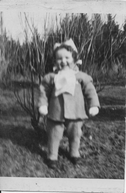 ???? unknown little girl - The most precise input I got on this one was that 'She might be Canadian".  That pretty much pins it down.
