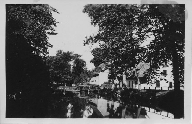 Drive through Swedish countryside ca 1952
