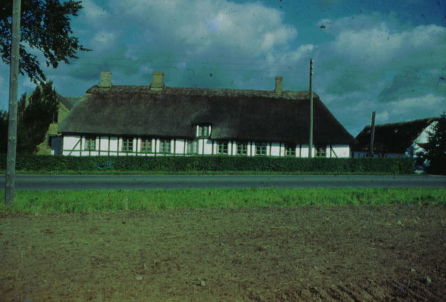 Thatched room house in Belgium.... 1958??
