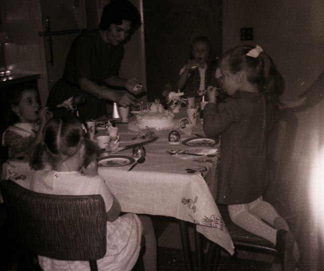 ?? Kids in Canton Kitchen 196?
