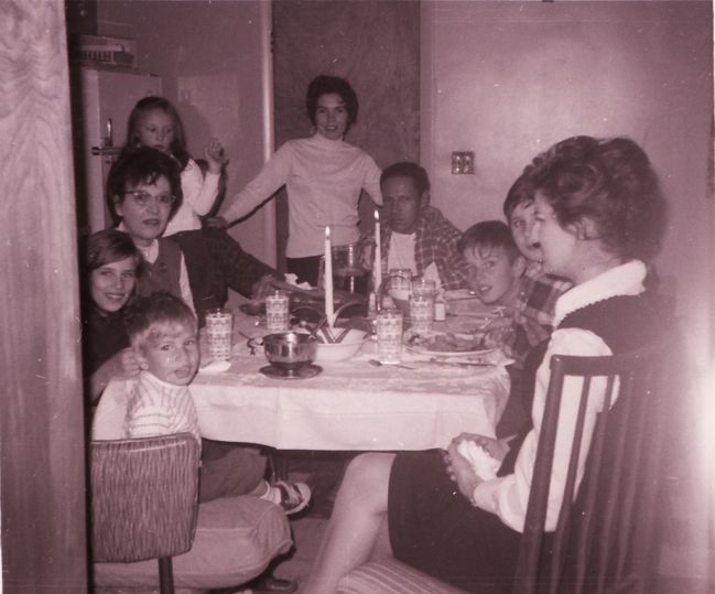 Teresa, sons  Walter and Scott, Uncle Paul, Lynne, Leslie, Greta, Paula Lee, Charlie 13 Cynthia kitchen ca 1966
