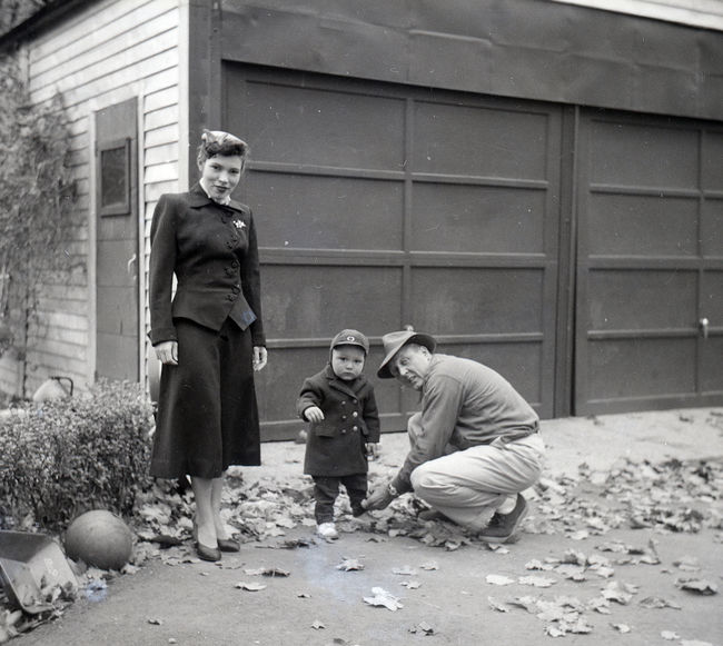 Lynne, Paul, Ake in front of Allston garage 1956
