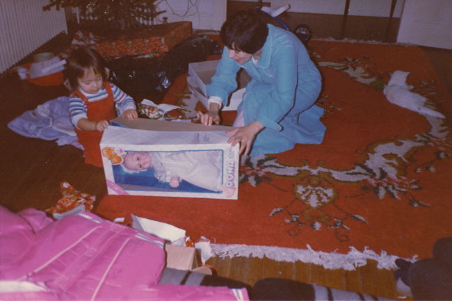 Jenny and Nana on Eliot living room floor Xmas 1985
