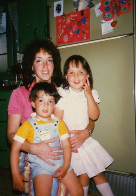 Peter, Helen, Jenny, Eliot kitchen ca 1989
