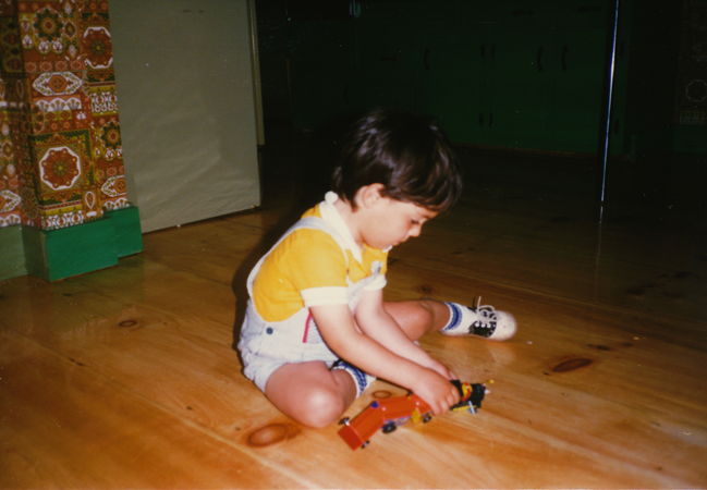 Peter playing on kitchen floor in Eliot ca 1989
