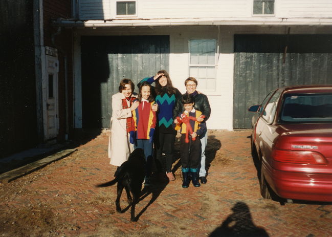 Nana, Helen, Jenny Peter, Jack, Christmas 1994 Bondgarden in front of EL
