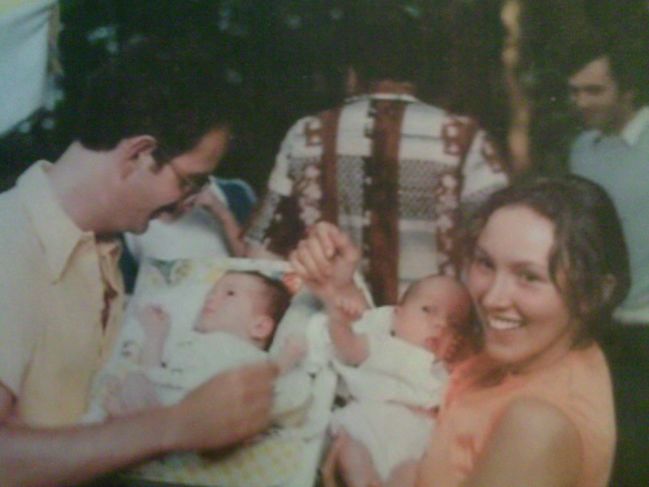 Chip Papp, babies Kirimi and Jenny, Leslie at July 1983 Welcome BBQ at 13 Cynthia Rd.
