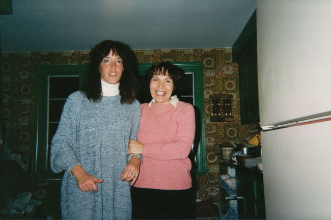 Helen, Lynne in Eliot kitchen ca 1990
