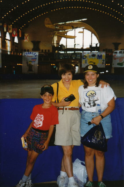 Peter, Lynne and Leslie at Smithsonian ca 1989
