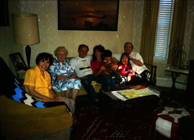 Lynne, Elsa, Paul, Helen, Peter, Jenny, Walter, 26 Adamson St. ca 1989
