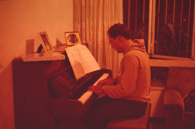 Paul playiing piano  in Fuerzas Armardas apt
