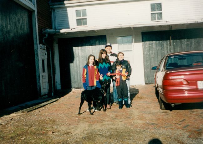 Paul, Jenny, Peter Leslie and Jack ca 1994 in front of EL
