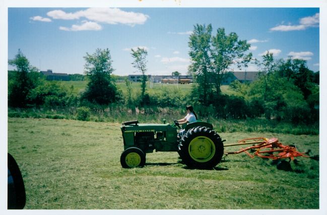 Helen on JD1010 with Kuhn Tedder ca 2004 on Bondgarden South field
