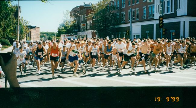 Start Dover Red's Shoe Barn 5 miler ca 1991 Paul in red singlet on left  Peter just behind
