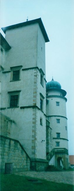 Stop at charming castle en route from Warsaw to Krakow

