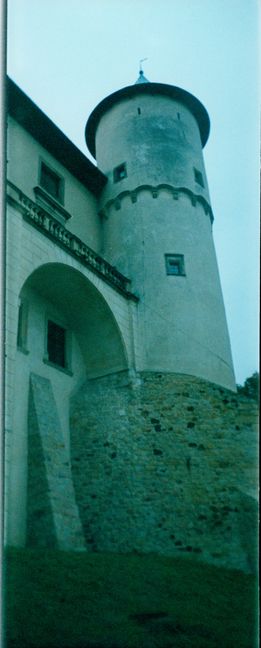 Stop at charming castle en route from Warsaw to Krakow
