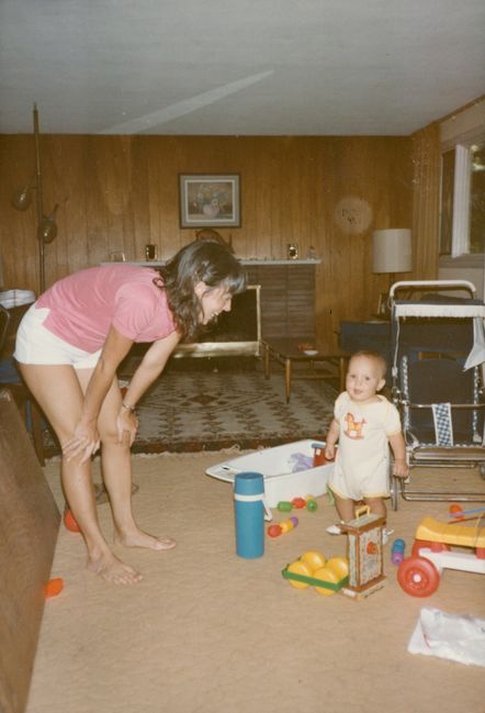 Jenny in Cynthia Road living room summer vacation 1984
