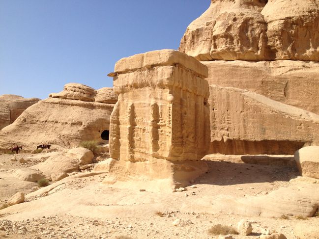 beginning hike down to canyon leading to Petra
