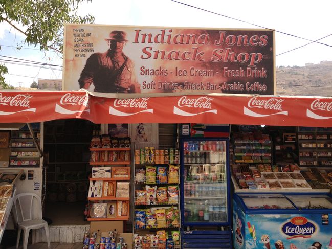 beginning hike down to canyon leading to Petra
